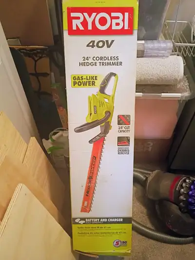 Brand new in box Expand your 40V system with the 40V 24” Hedge Trimmer. This 40V hedge trimmer deliv...