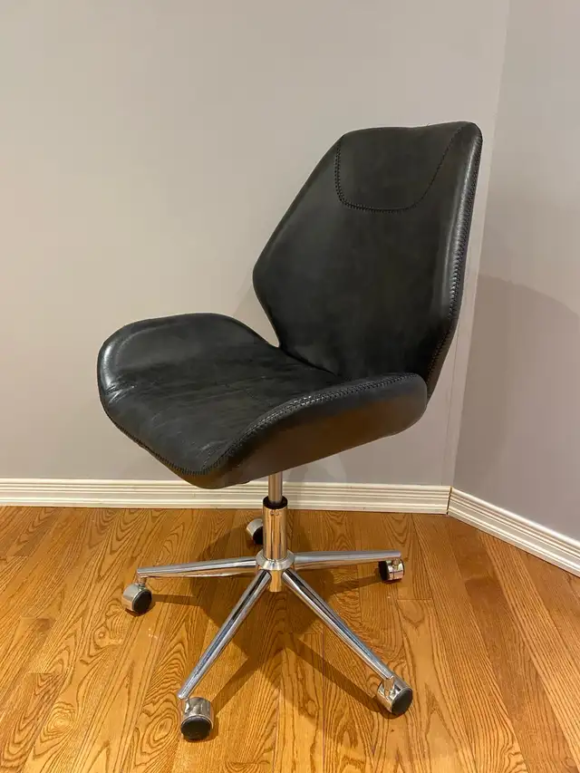 Leather Office Chair in Chairs & Recliners in Markham / York Region - Image 4