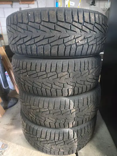 Nokian nordman 7 suv Pour vus ou pick up 6plis 2 pneus a 8/32 2 pneus a 9/32 Valeur 1300
