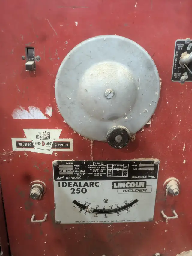 Lincoln Electric Idealarc 250 Welder in Power Tools in Barrie - Image 3