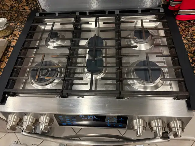 GE Profile™ 30" Smart Slide-In Front-Control Gas Range in Stoves, Ovens & Ranges in Markham / York Region - Image 3