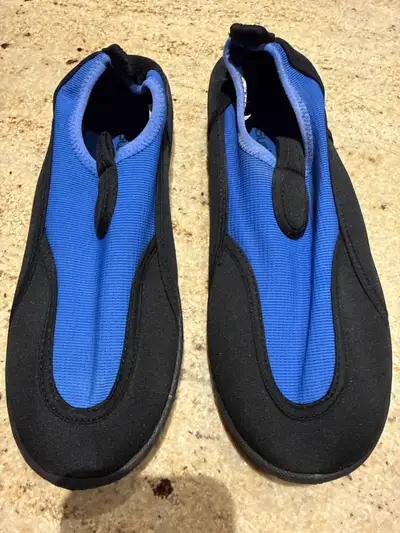 Size 7 ladies/size 12 men’s water shoes, View more