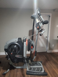 Bowflex Révolution avec rack et poids supplémentaire