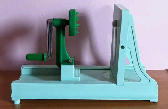  Turning Slicer! in Kitchen & Dining Wares in Mississauga / Peel Region - Image 3