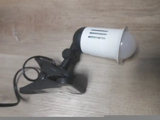 clip on lamp in Indoor Lighting & Fans in City of Montréal - Image 3