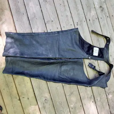 Thick genuine leather (black). Size 30 fits up to 36 inch waist. Used great condition.