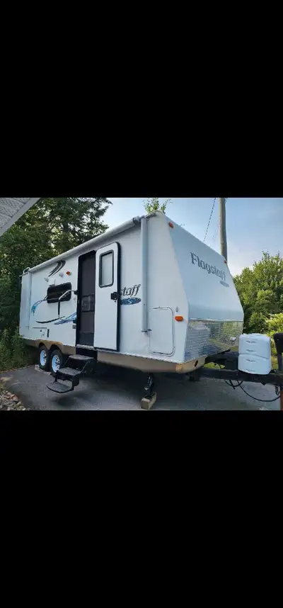 ***If you can see this ad, the camper is still available*** 2011 Flagstaff Travel Trailer FLT 23FBS...