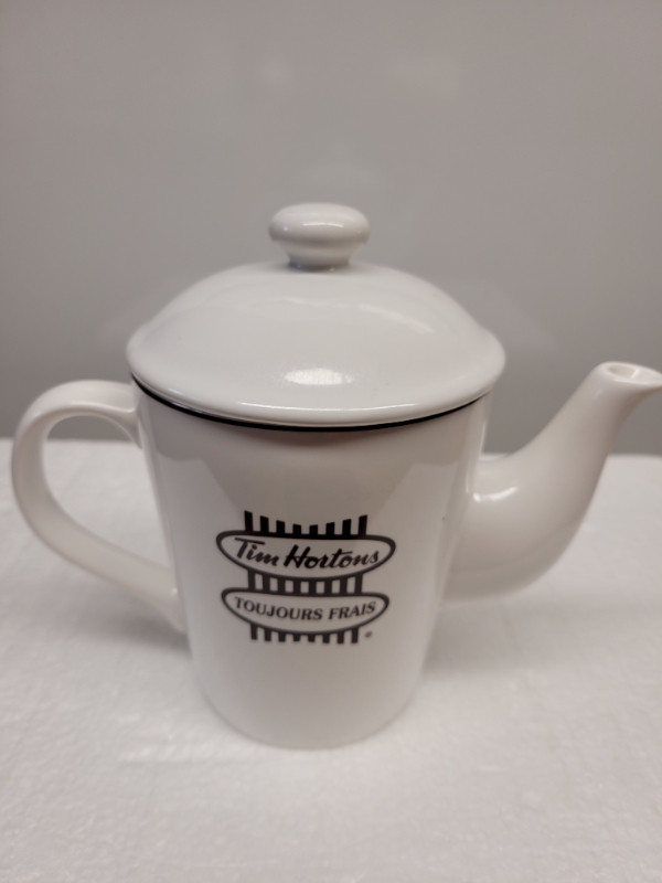 Vtg Retro Tim Hortons 2 Cup Tea Pot With Lid in Arts & Collectibles in Dartmouth - Image 3
