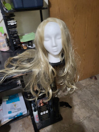 Long blonde Wig
