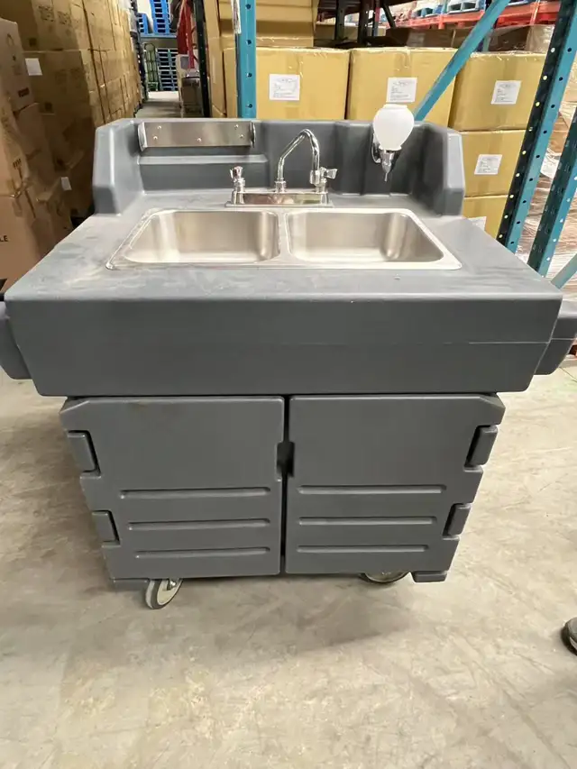 Cambro Commercial Mobile Portable Hand Sinks Cart in Other in City of Toronto - Image 3