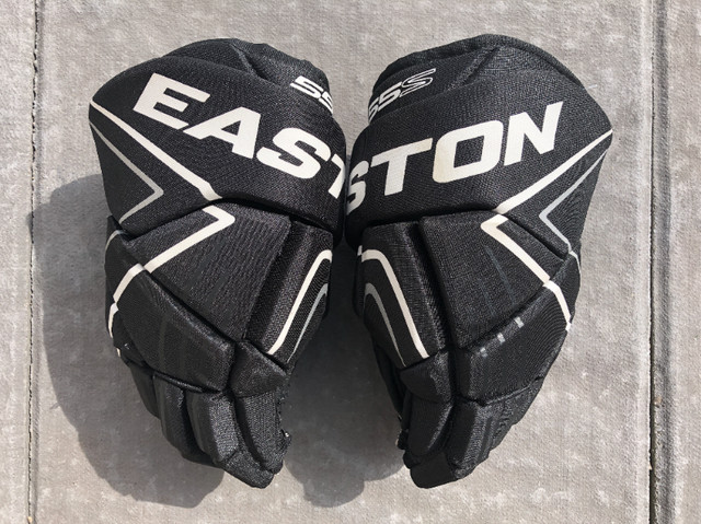 Assorted Men's Youth and SR Hockey Gloves Size 12-15 in Hockey in Oshawa / Durham Region