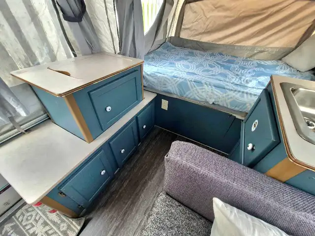 Coleman Roanoke tent trailer  in Travel Trailers & Campers in Smithers - Image 4