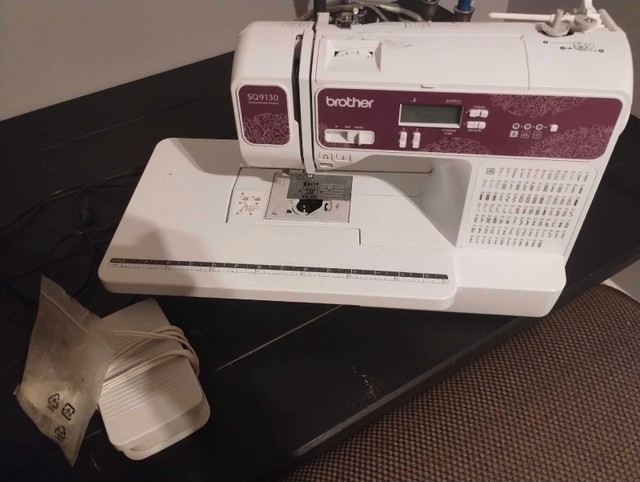 Sewing Machine in Hobbies & Crafts in Edmonton