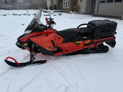 2020 Skidoo Expedition Extreme with 2437 km. Original owner. Runs great, with zero issues. Serviced...