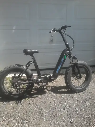Vélo électrique (fat bike) pliable de marque Greenway, pneu 20 x 4.0, 179 km. Prix demandé 900$. PAR...