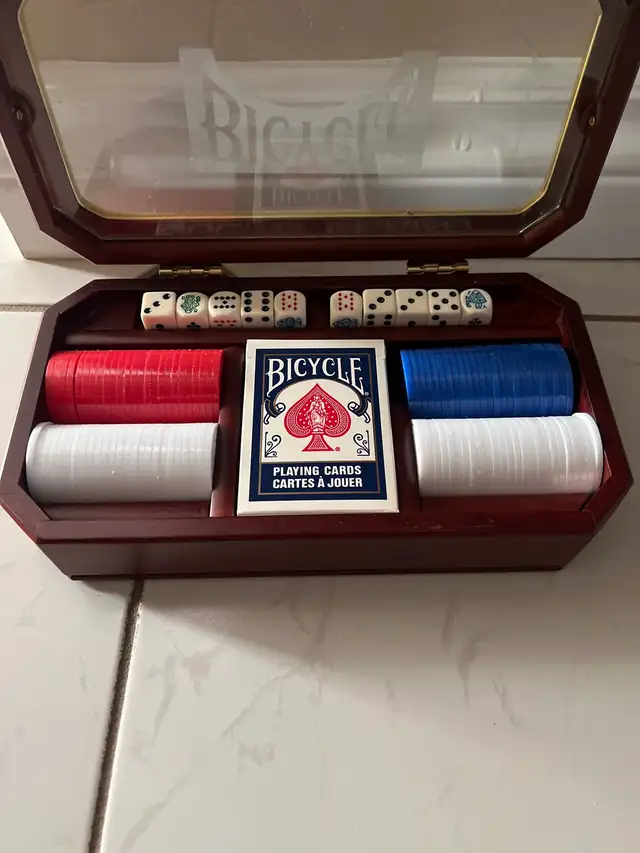 Bicycle Poker Set in Toys & Games in Markham / York Region - Image 3