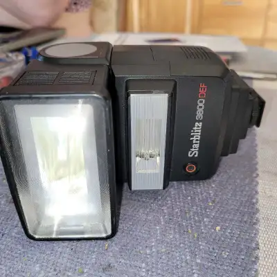 Vintage Starblitz 3800 DEF camera flash w manual, View more