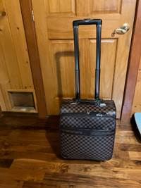 Caring on cabin size luggage