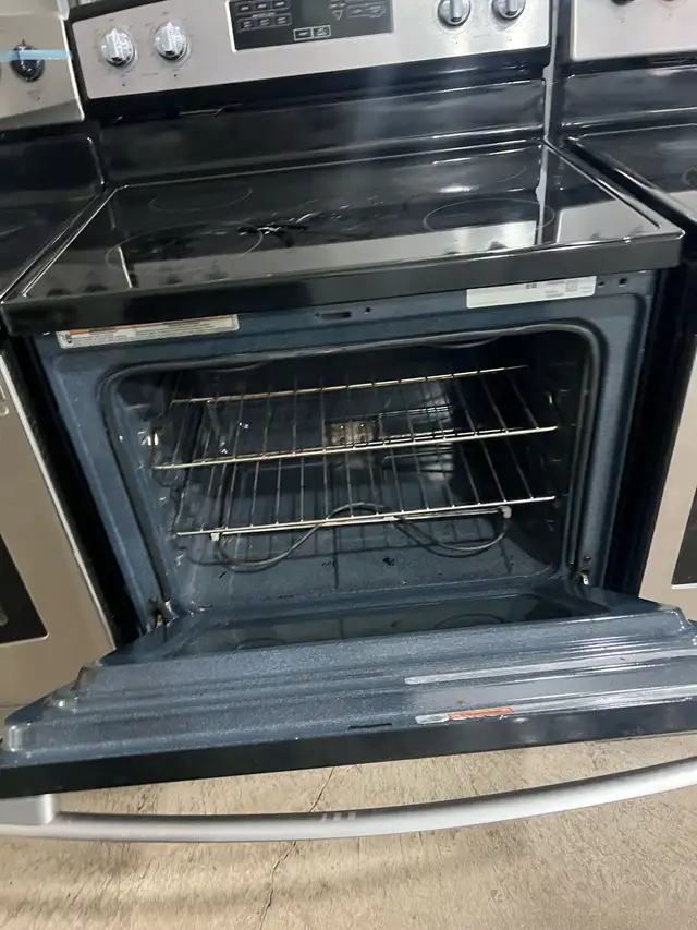 Frigidaire 30 w electric stove range oven can deliver  in Stoves, Ovens & Ranges in Mississauga / Peel Region - Image 4