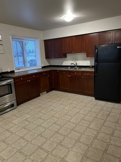 3br townhouse for rent. Available April 1 2026. Walking distance to hospital. Near CFB. $1250 plus e...