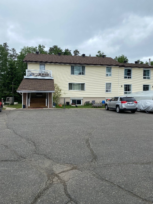 3 bedroom apartment in a beautiful semi rural 1800 plus hydro Long