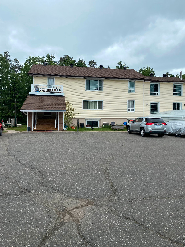 3 bedroom apartment in a beautiful semi rural 1800 plus hydro Long