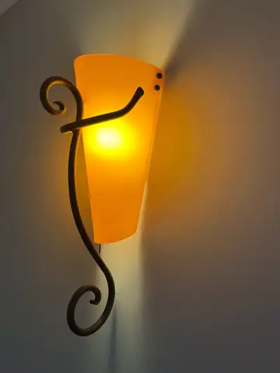 Lampes (2) murales de marque EUREKA, View more