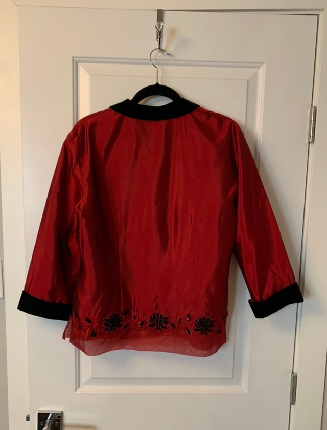 Vintage 90’s 100% silk top with beading and embroidery, large in Women's - Tops & Outerwear in Winnipeg - Image 2