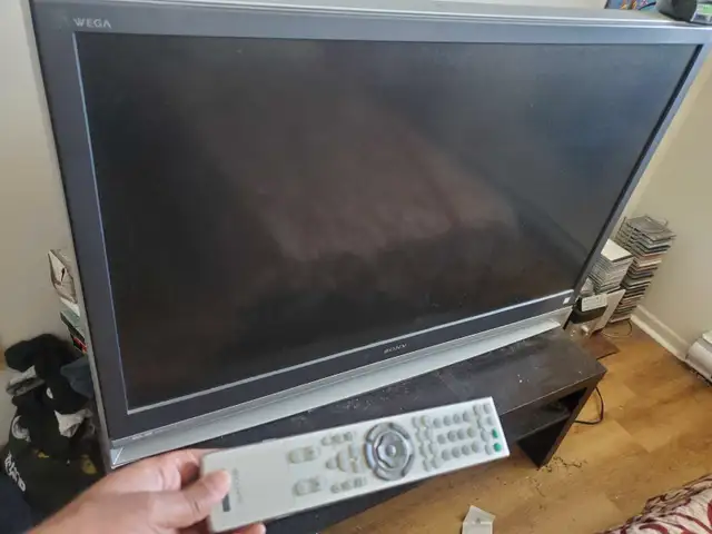 55" inch Sony Wega TV with remote control * very heavy*  in TVs in Ottawa - Image 2