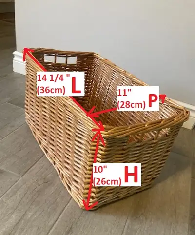 PANIER d'osier de transport ou rangement Présentant deux ouvertures sur les côtés pour transport En...