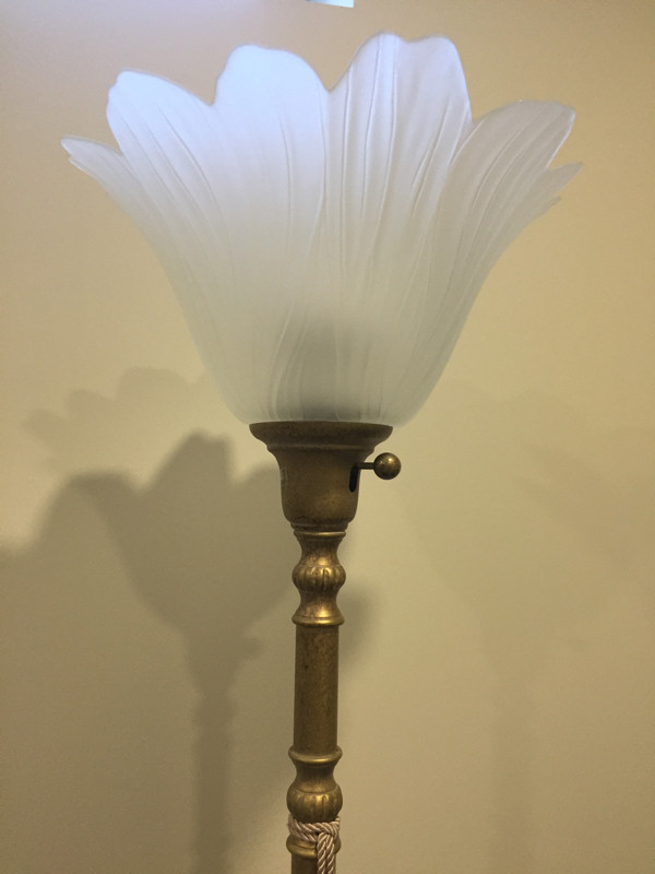 Floor,Two way switch, standing lamp. in Indoor Lighting & Fans in Oakville / Halton Region - Image 2
