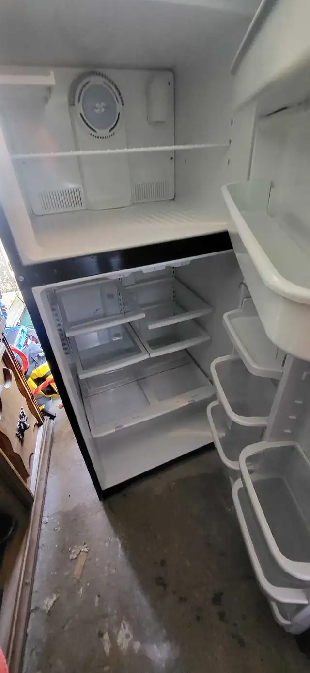 Réfrigérateur in Refrigerators in Sherbrooke - Image 3