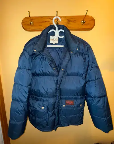 Ultra warm, high-quality men’s winter jacket by Northern Spirit (sold by Hudson’s Bay). Heavily fill...