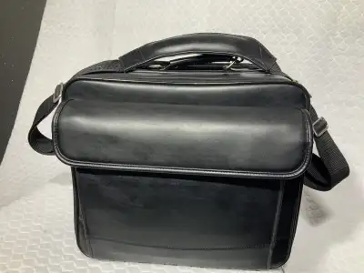Sac pour Laptop 15”en cuir avec Bandoulière, View more