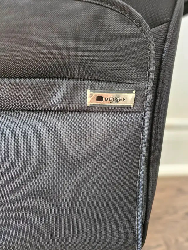 DELSEY Carryon Garment Bag with 2 Wheels63660926860291122