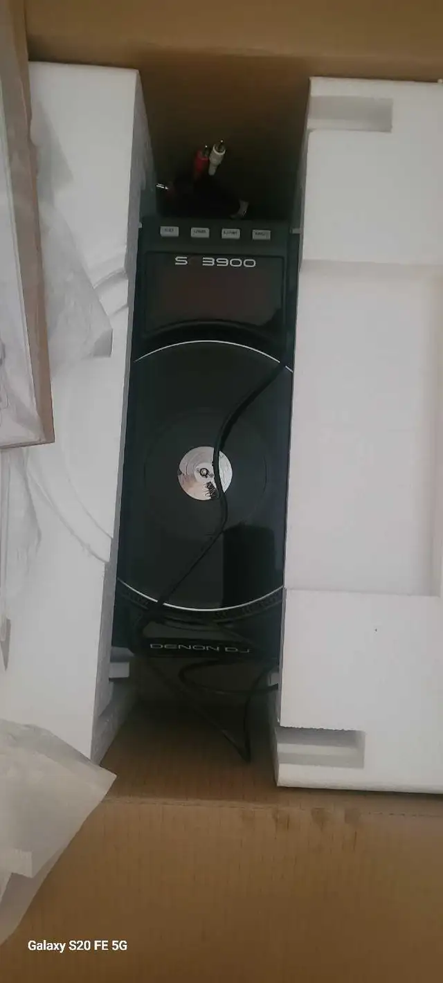 2 Denon SC3900 DJ Decks,1 Vestax Mixer in Performance & DJ Equipment in City of Toronto - Image 4