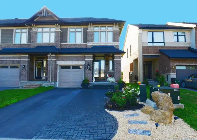 End Unit Townhome For Rent In Riverside South/Manotick