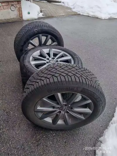 Selling because I want to sell my car Used for three winter seasons Used for about 2500KM Continenta...