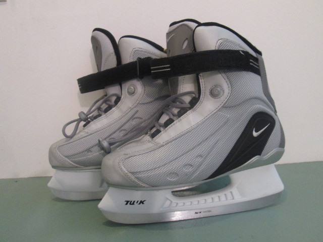 Patins à glace Nike Tuuk et + dans Patins et patins à roulettes  à Sherbrooke