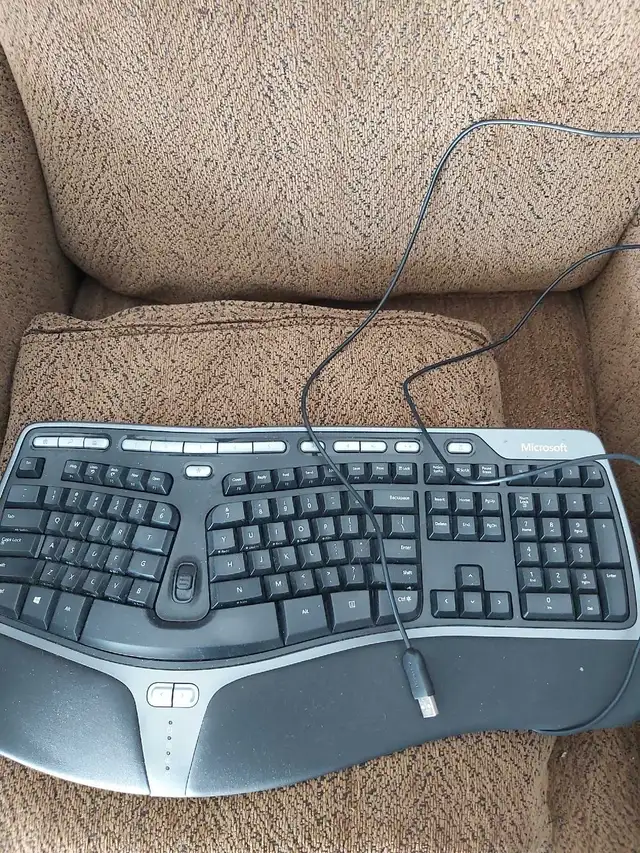 Microsoft USB keyboard  in Mice, Keyboards & Webcams in Dartmouth - Image 2