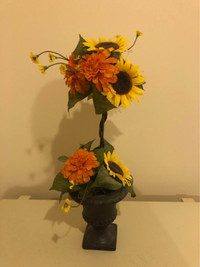 Vase avec fleur artificielle au tournesol