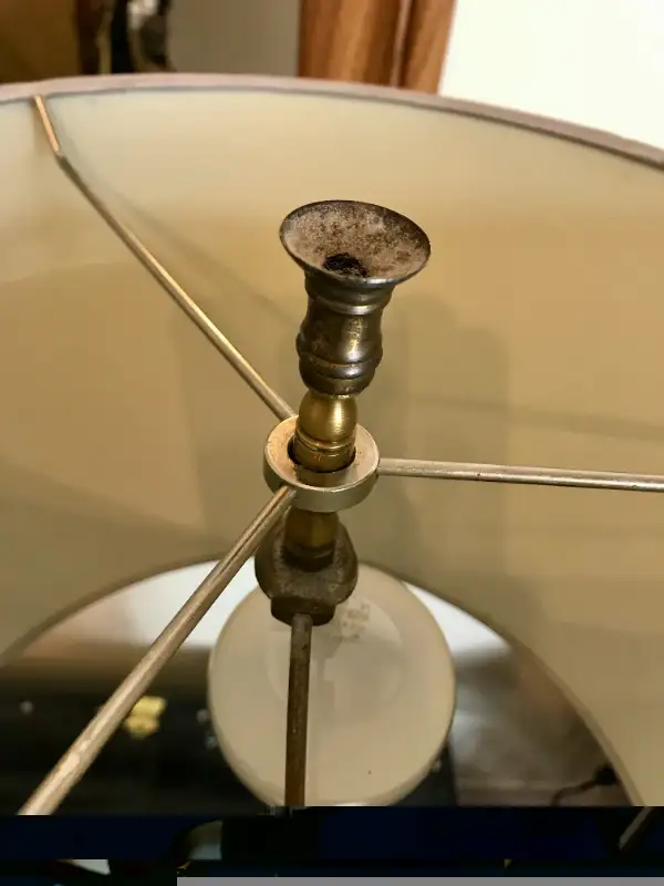 MCM Chalkware Woman Figure Brass Base Table Lamp w/Shade Works in Indoor Lighting & Fans in City of Toronto - Image 6