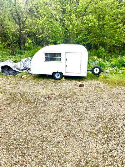 Ready for your next weekend getaway? This custom, handmade teardrop trailer is lightweight, easy to...