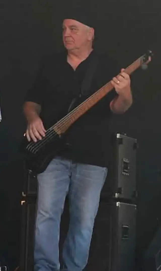 Bass player looking for working band