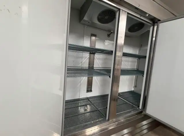 3 Door Industrial Freezer in Industrial Kitchen Supplies in Laval / North Shore - Image 3