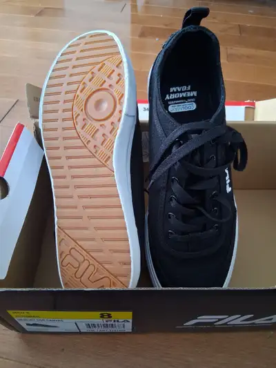 Mens size 8 Fila memory foam canvas shoes, brand new in box, View more