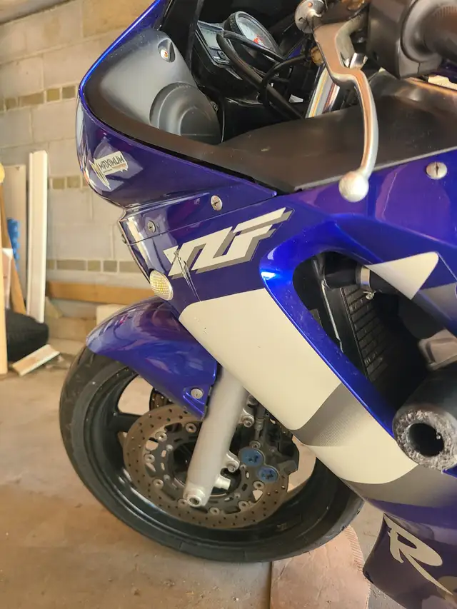 1999 Yamaha R6 in Sport Bikes in Mississauga / Peel Region - Image 3