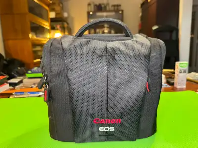 Canon 800SR DSLR Bag – Virtually NEW, View more