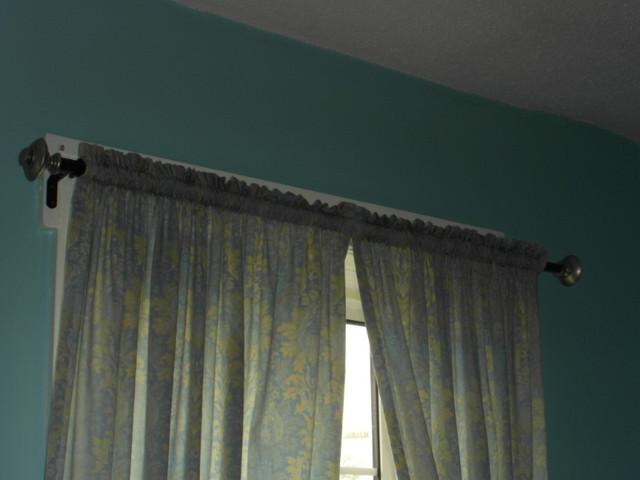 Curtain rod in Window Treatments in Stratford - Image 2
