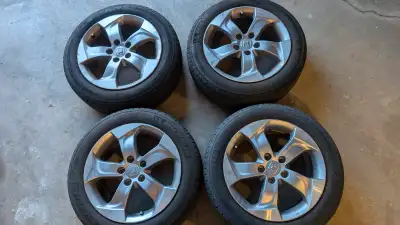 Selling a set of wheel rims and tires OEM for Honda HRV. Tires are OEM Michelin Primacy MXV4 size 21...